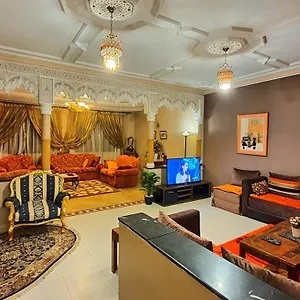 Oranger Family House Center, Private Large House, Terasse Garden View, Free Parking Appartement